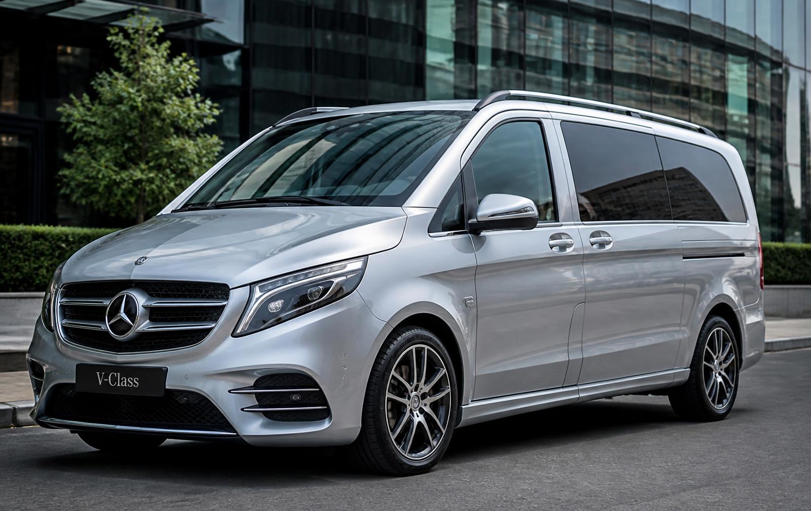 Black van from the Taxi Suresnes fleet